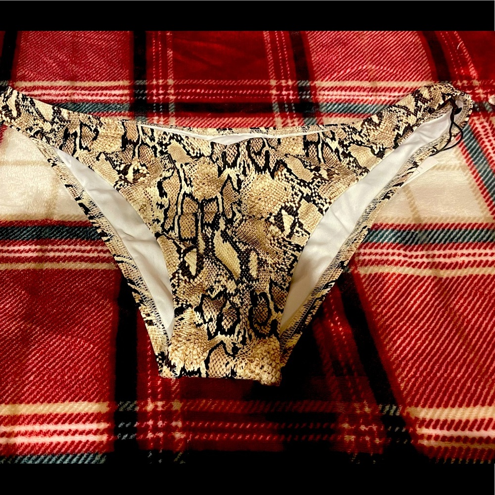 Size large Leopard bikini bottom. Would go great with a white top.